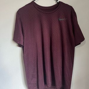 NIKE - Men's Dry-Fit Athletic Cut Tee - Maroon Size Large
